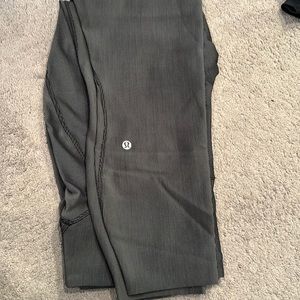 Women’s Lululemon Align Leggings Ribbed in Size 12 Color black/white
